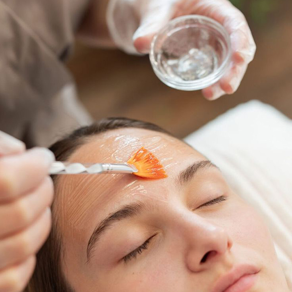 Reduces sun damage and hyperpigmentation